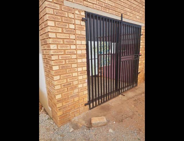 7 BEDROOM HOUSE FOR SALE IN KATLEHONG SOUTH